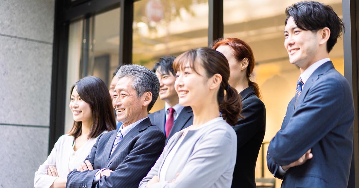 年齢の異なる日本人ビジネスマンたち