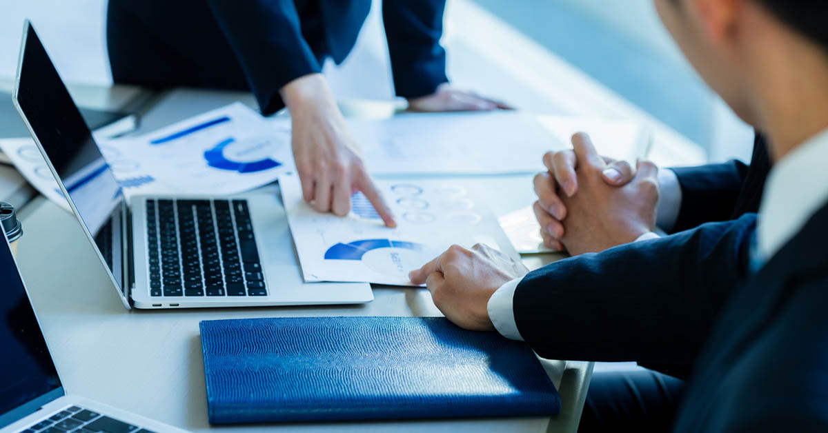 人äºããŒã¿ãåæããªããæã¡åãããè¡ã人äºãããŒãžã£ãŒã®æ¥åã€ã¡ãŒãž