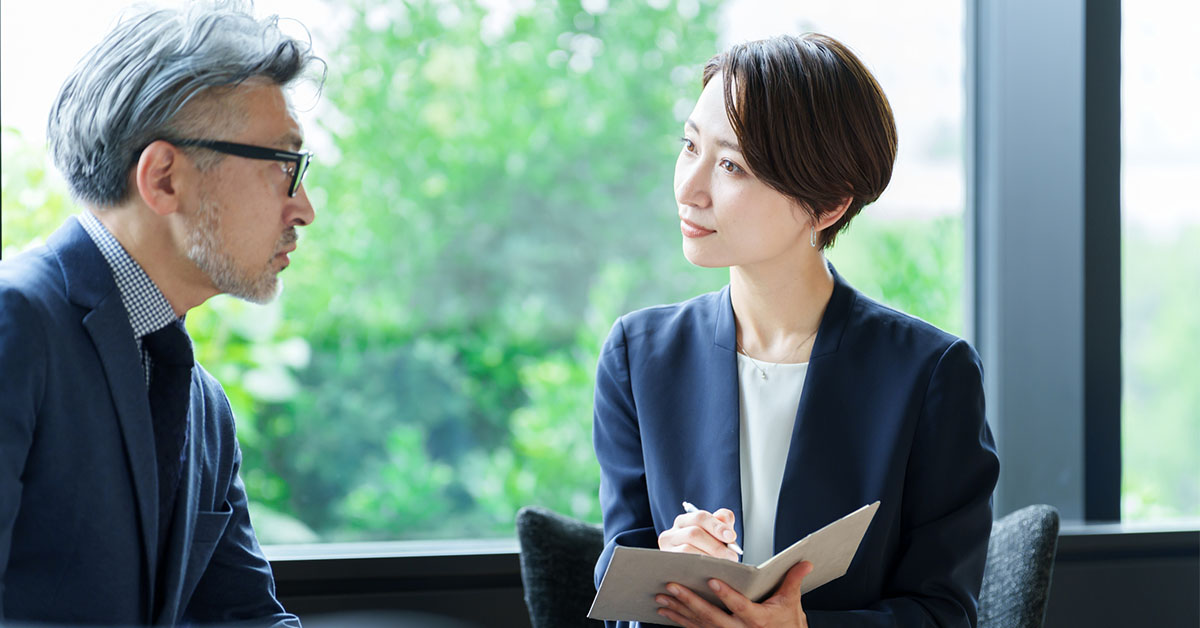 転職希望者がキャリアコンサルタントと共に自己PRを整理している相談場面の様子