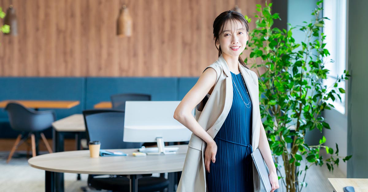 面接で服装自由と指定された場合の女性向けオフィスカジュアルの服装例