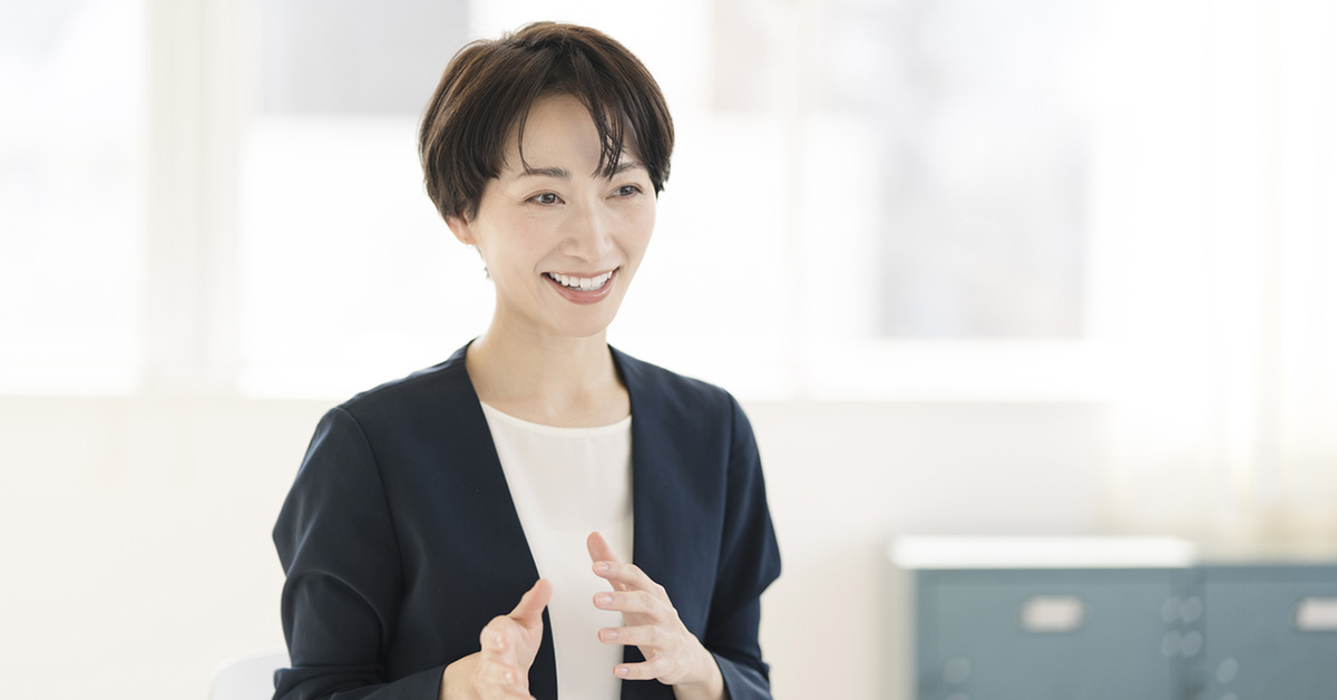 面接で経歴の空白期間をポジティブに伝える女性候補者